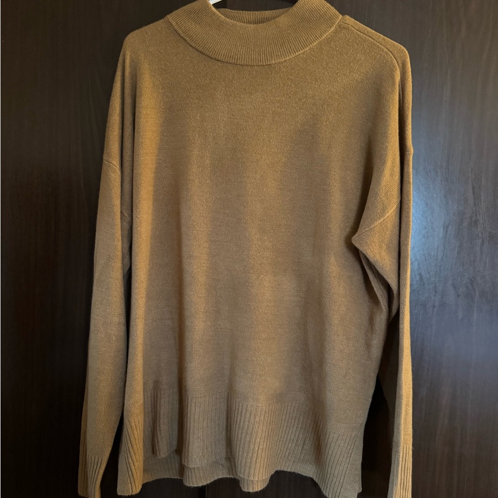 Croft & Barrow Women’s Tan Turtleneck Sweater